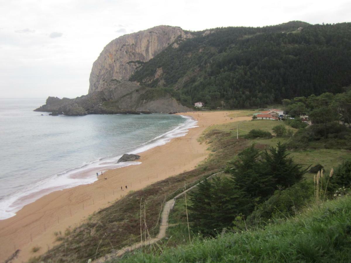 Ea Playa Montana45'Guggemhein A 200M Andando Playa Y Del Centro Pueblo Appartement Ea Buitenkant foto